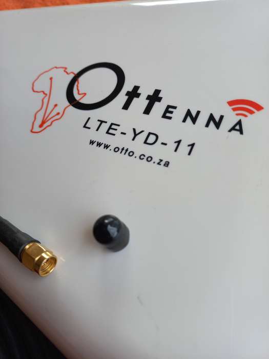 LTE/3G/4G/GSM Yagi Antenna 11dB with 10m Cable (MISSING ITS MOUNTING BRACKET)