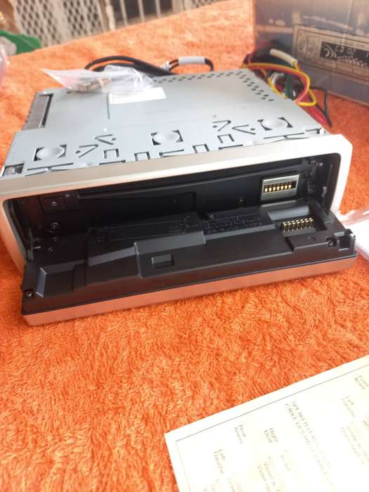 Panasonic CQ-DF402U flip down face cd player