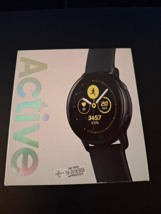 Samsung Galaxy Active Smart Watch + Box + charger