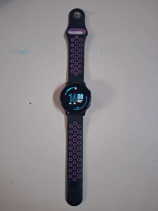 Samsung Galaxy Active Smart Watch + Box + charger