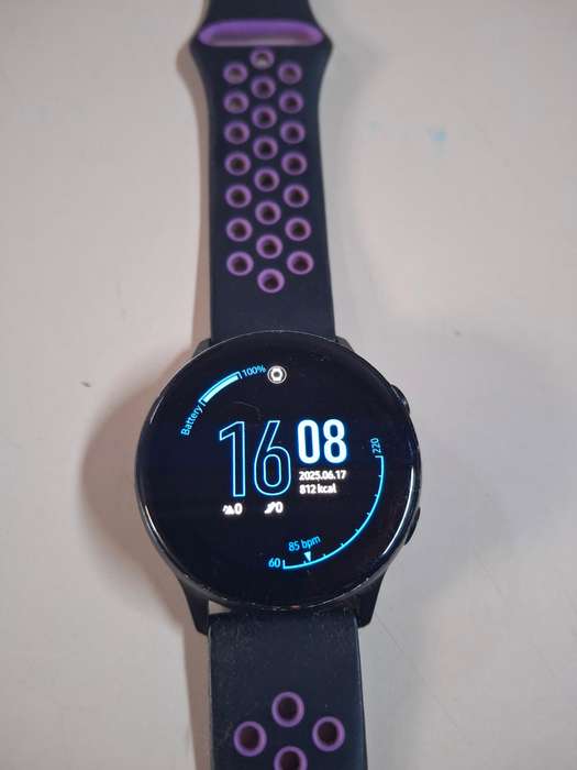 Samsung Galaxy Active Smart Watch + Box + charger