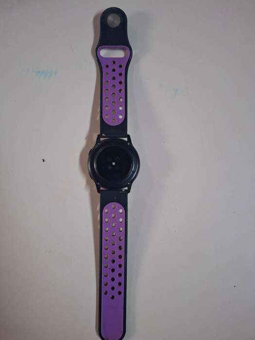 Samsung Galaxy Active Smart Watch + Box + charger