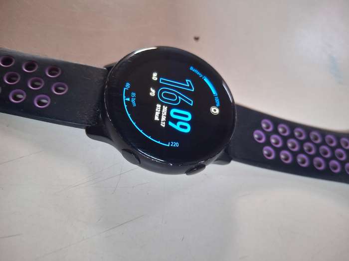 Samsung Galaxy Active Smart Watch + Box + charger