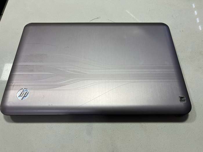 HP Pavilion DV6 screen back cover with Hinges and Hinge Caps