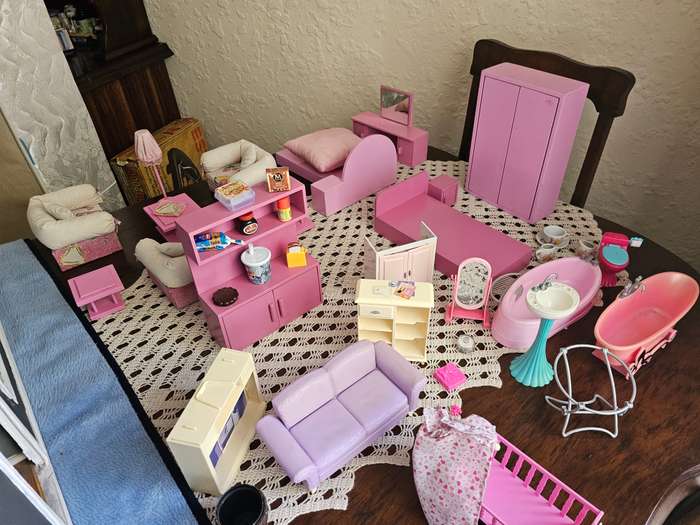Dollhouse with Loads of Extras