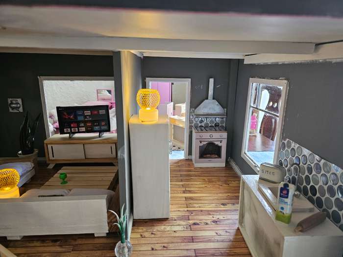Dollhouse with Loads of Extras