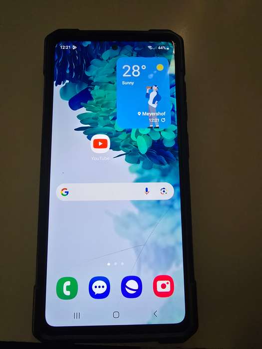 SAMSUNG S20FE CRACKED SCREEN TOP RIGHT AND BOTTOM! NO EFFECT ON PHONE SCREEN!