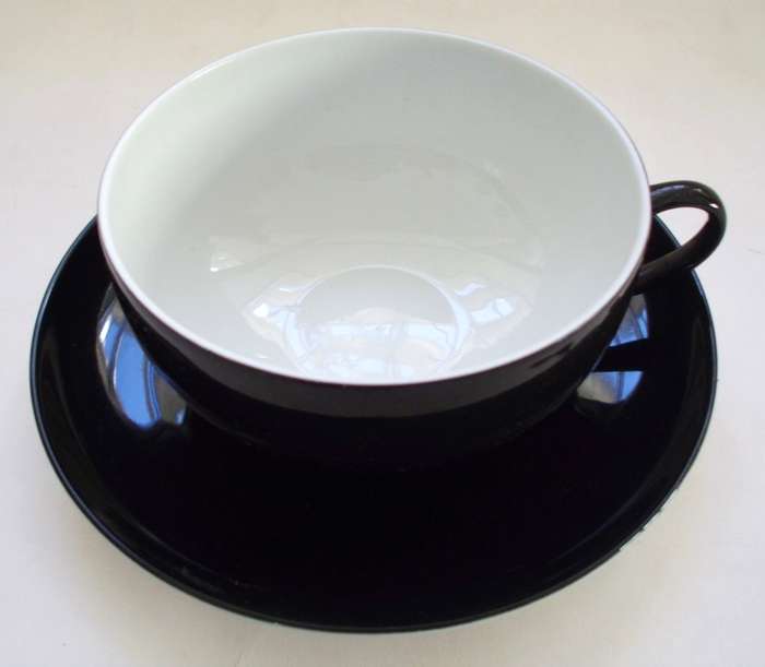ARZBERG PORZELLAN MANUFACTUR A PAIR OF VINTAGE 1930.S BLACK TRANSLUCENT PORCELAIN COFFEE DUOS