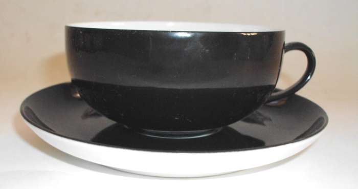 ARZBERG PORZELLAN MANUFACTUR A PAIR OF VINTAGE 1930.S BLACK TRANSLUCENT PORCELAIN COFFEE DUOS
