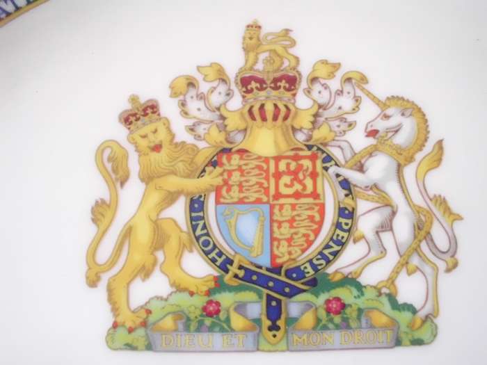 AYNSLEY cabinet / display , wall plate COMMEMORATION , 'SILVER JUBILEE of H M QUEEN ELIZABETH II ,