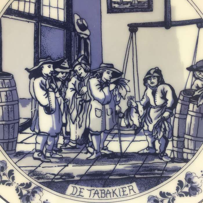 DELFT PORCELAIN CABINET DISPLAY / WALL PLATE  ' DE TABAKIER '