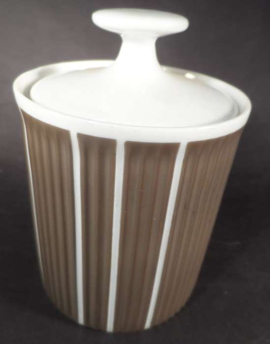 ARZBERG GERMANY  . CARAMEL BROWN & WHITE ,  LIDDED SUGAR BOWL