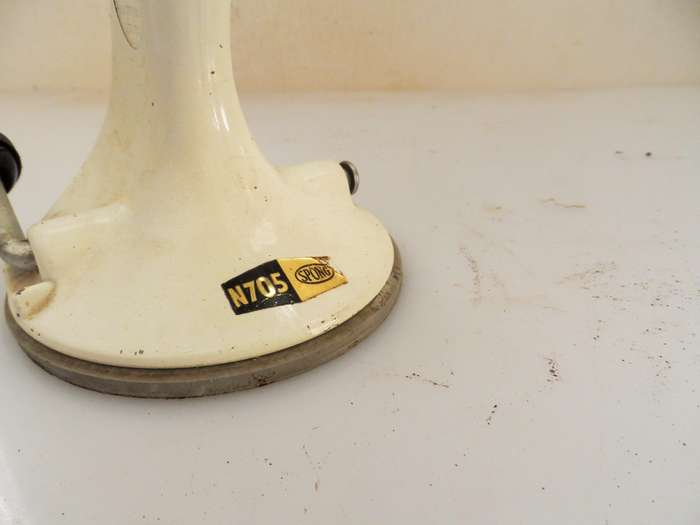 VINTAGE SPONG N705 TABLE TOP MEAT GRINDER ENAMELLED , DIE CAST METAL  retro kitchen appliance