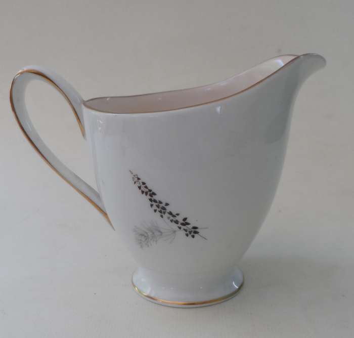 ROYAL  STANDARD  MILK JUG / CREAMER