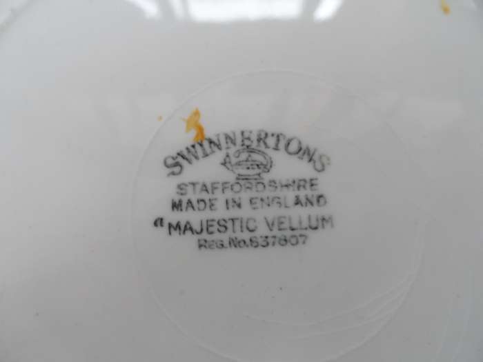 SWINNERTONS STAFFORDSHIRE CABINET / DISPLAY PLATE  ' THE MONUMENT  ' MAJESTIC VELLUM  837807
