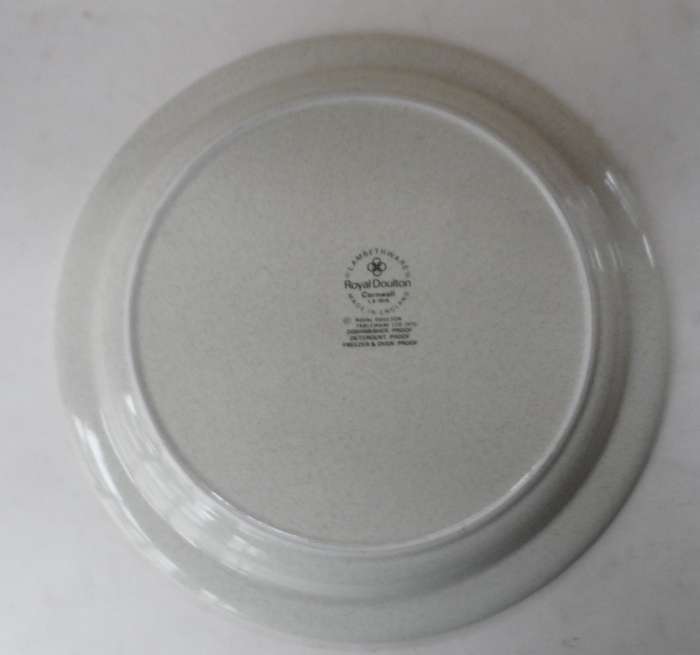 ROYAL DOULTON TABLE WARE ,   LAMBETH WARE   PLATE ' CORNWALL ' LS1015