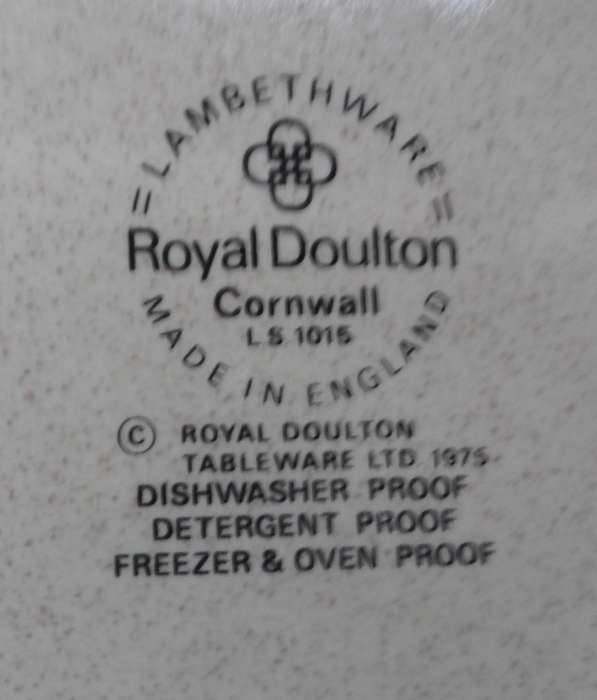 ROYAL DOULTON TABLE WARE ,   LAMBETH WARE   PLATE ' CORNWALL ' LS1015