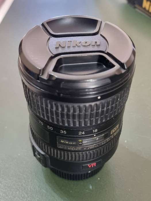 Nikon D80 DSLR Bundle  18-200mm VR Lens, SB-600 Flash & Bag (used - shutter issue)