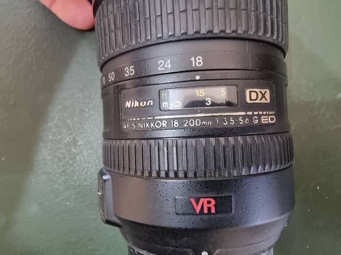 Nikon D80 DSLR Bundle  18-200mm VR Lens, SB-600 Flash & Bag (used - shutter issue)