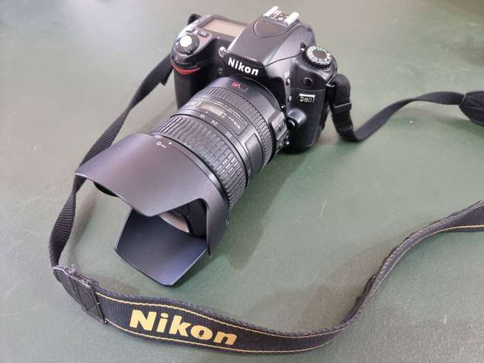 Nikon D80 DSLR Bundle  18-200mm VR Lens, SB-600 Flash & Bag (used - shutter issue)
