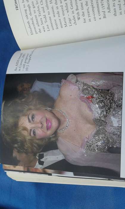 "Elizabeth Taylor" Soft cover.