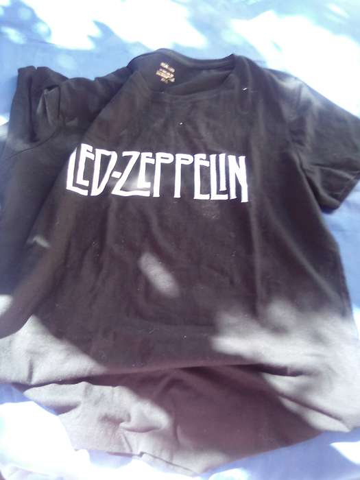 Led Zeppelin t-shirt.  Size XXXL.  Like new.