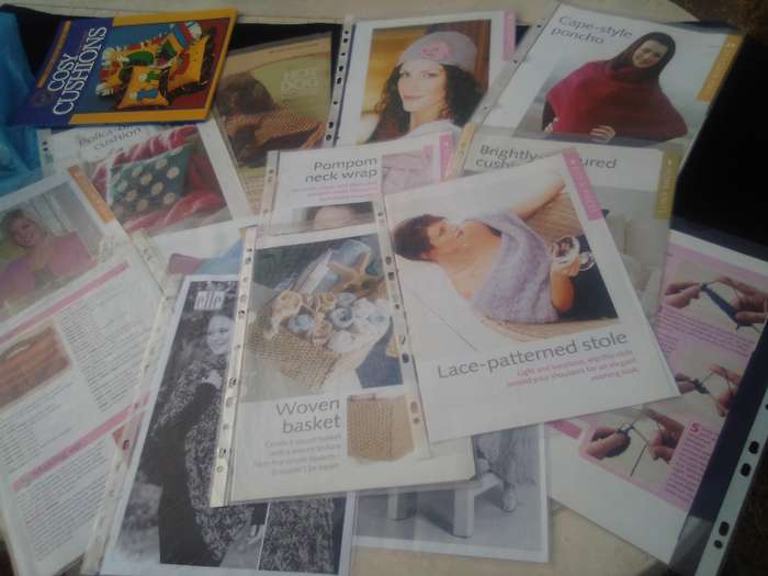 Joblot of knitting patterns for cushions, scarves etc.