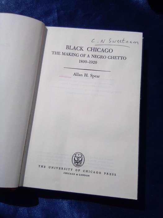 "Black Chicago". The Making of a Negro Ghetto 1890-1920". Hard cover.