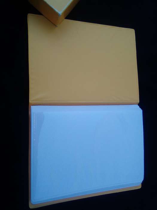 Kodak joblot.  2 photo albums and a handful of slides.