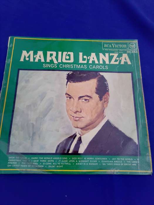 L.P. Mario Lanza.  Sings Christmad Carols.  Cover: Good.  L.P.: Good.