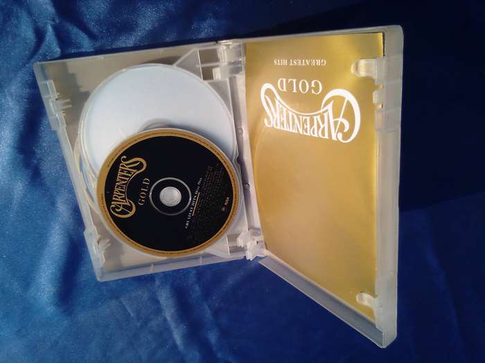 DVD Carpenters Gold.  Greatest Hits.  Anniversary Edition.  2'CD's and DVD.