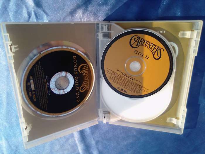 DVD Carpenters Gold.  Greatest Hits.  Anniversary Edition.  2'CD's and DVD.