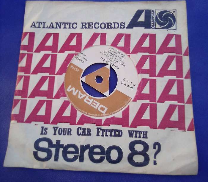 Vinyl 7` single. Cat Stevens.  I'm gonna get me a gun and School is out. VG