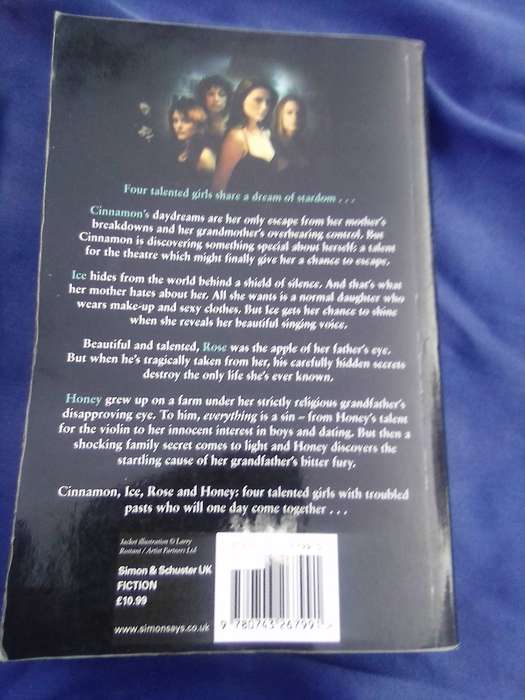 "Shooting Stars". Virginia Andrews.  Soft cover.