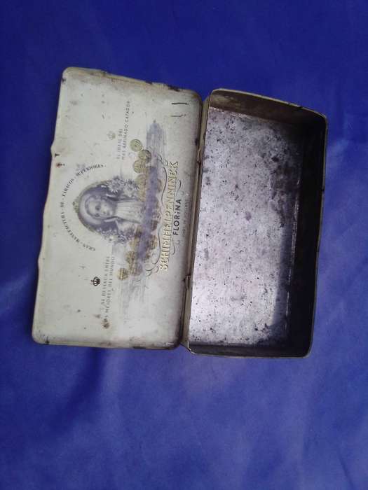 Cigarette tins joblot.