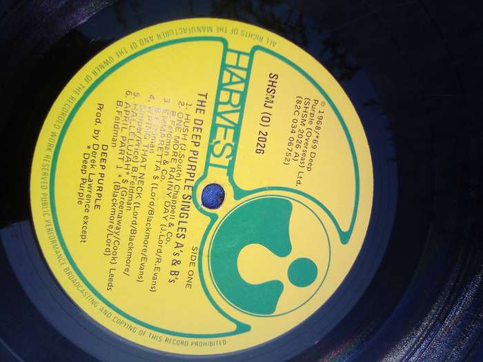 L.P. The Deep Purple Singles A's & B&s.  Cover: Very good. L.P.: Good.