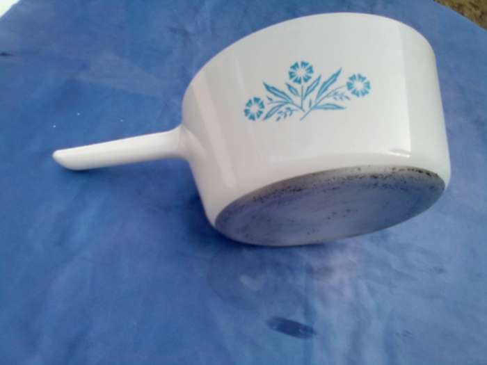 RangeToppers.  2  1/2 Quart.  Corning Ware Saucepan..