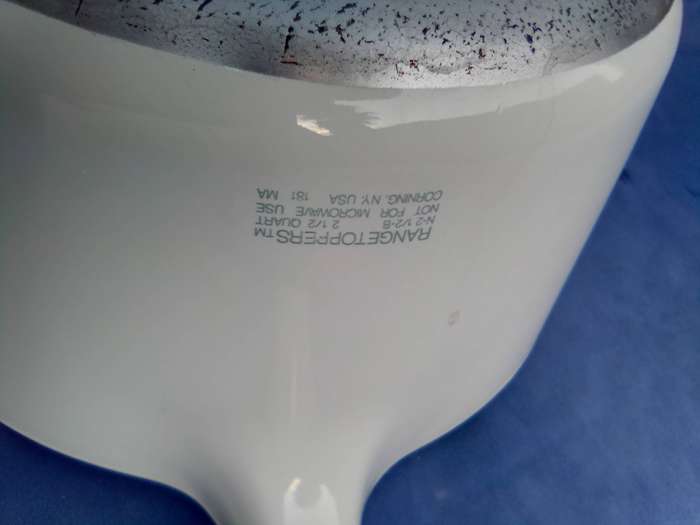 RangeToppers.  2  1/2 Quart.  Corning Ware Saucepan..