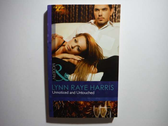 Mills & Boon : Unnoticed and Untouched - Paperback - Lynn Raye Harris