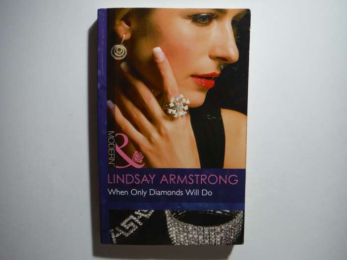 Mills & Boon : When Only Diamonds Will Do - Paperback - Lindsay Armstrong
