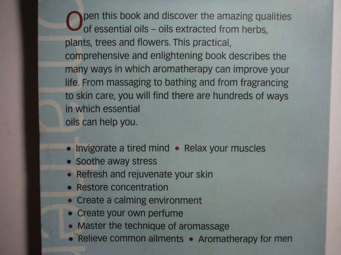 Aromatherapy : A Practical Guide to Essential Oils and Aromassage - Paperback - Jan Balkam