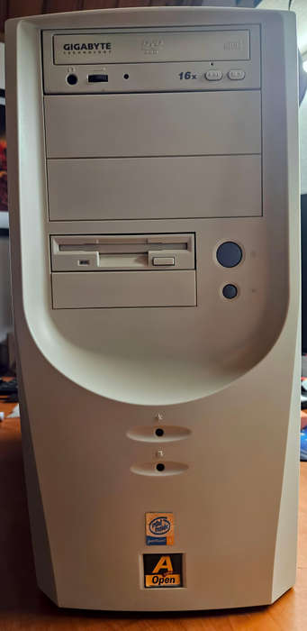 Windows 98 P4 Gaming PC -ATi AGP - 512Mb - 80Gb - DVD