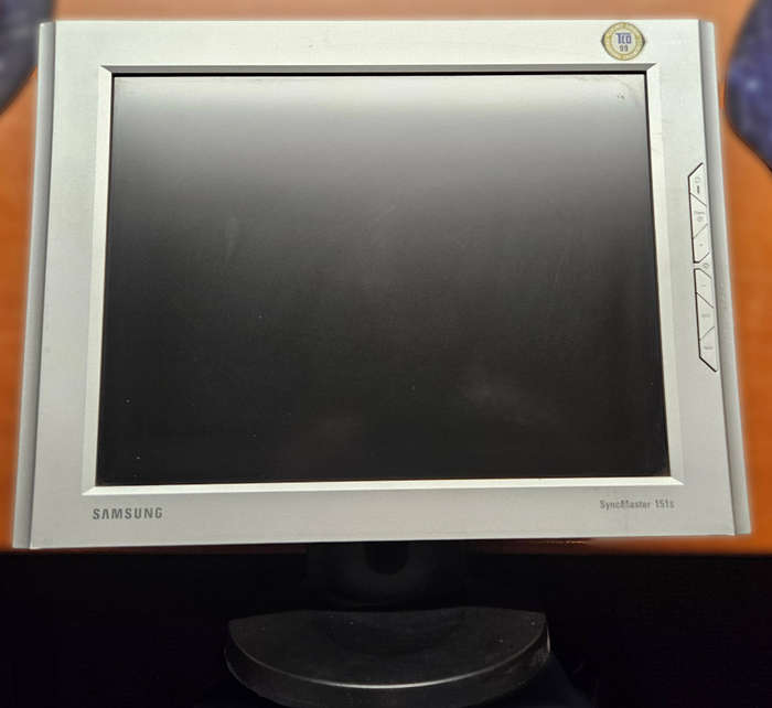 Samsung Syncmaster 151s 15" LCD monitor (2002)