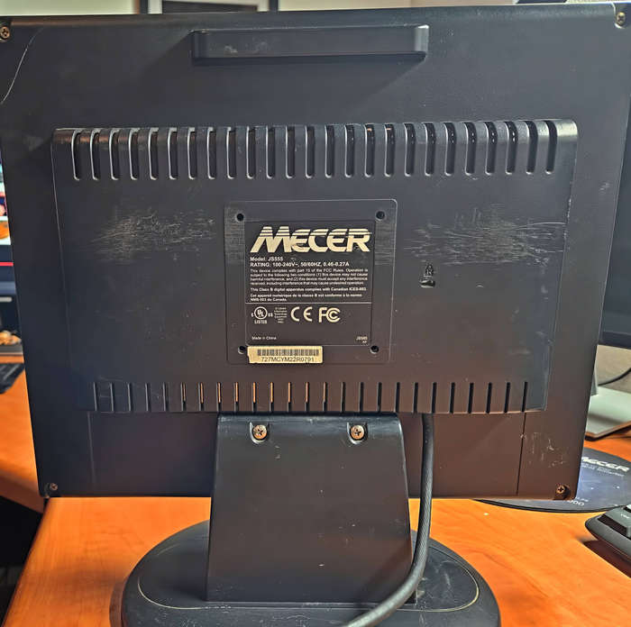 Mercer 15inch LCD - VGA - Sound