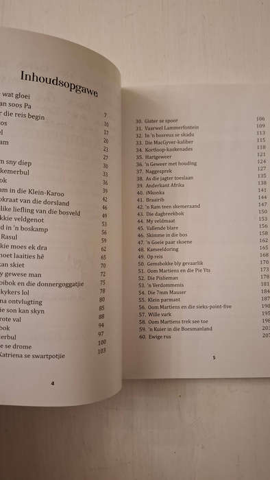 Kampvuur en kondensmelk: 60 jag- en veldverhale wat met jou hart praat  (Koos Barnard)
