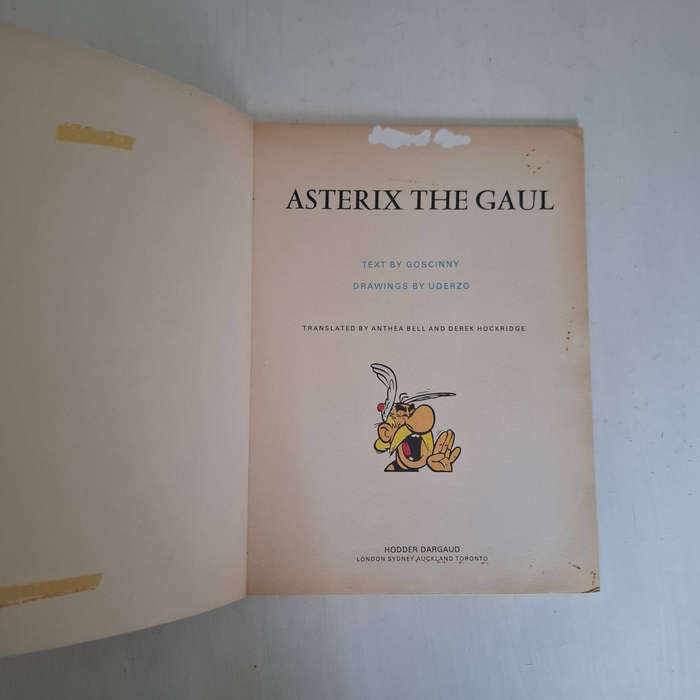 4 X  Asterix books