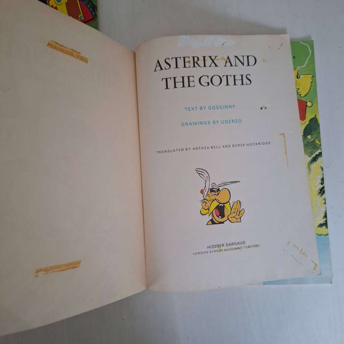 4 X  Asterix books