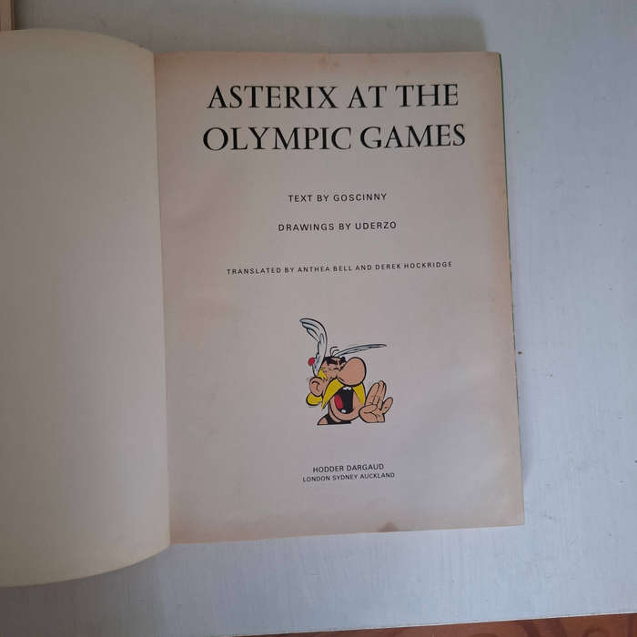 4 X  Asterix books