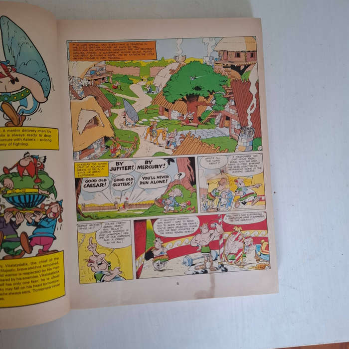 4 X  Asterix books
