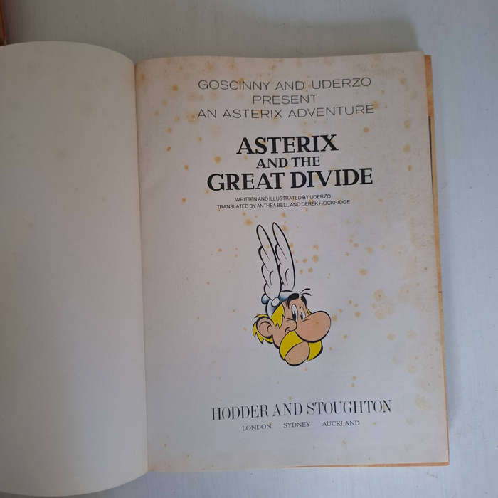 4 X  Asterix books